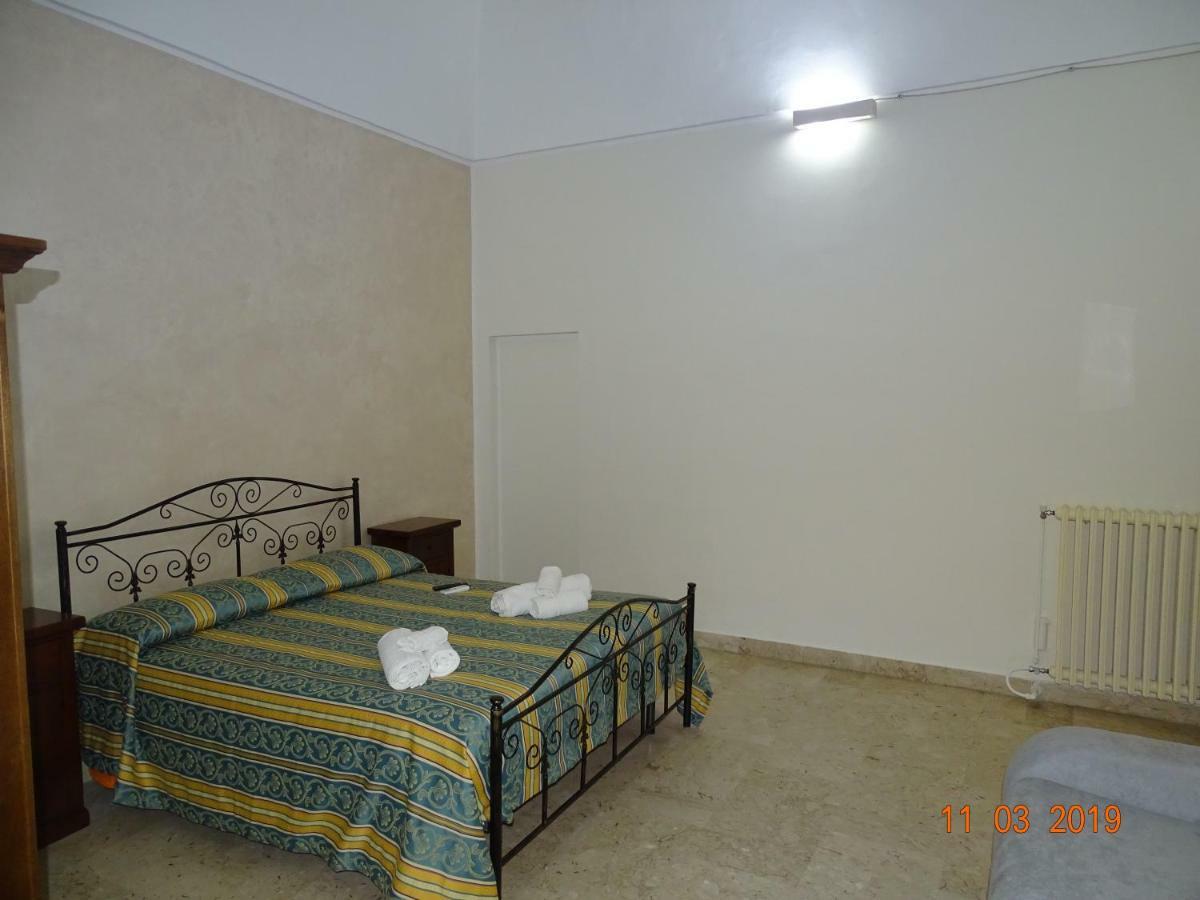 B&B New Antico Palazzo Parabita Luaran gambar