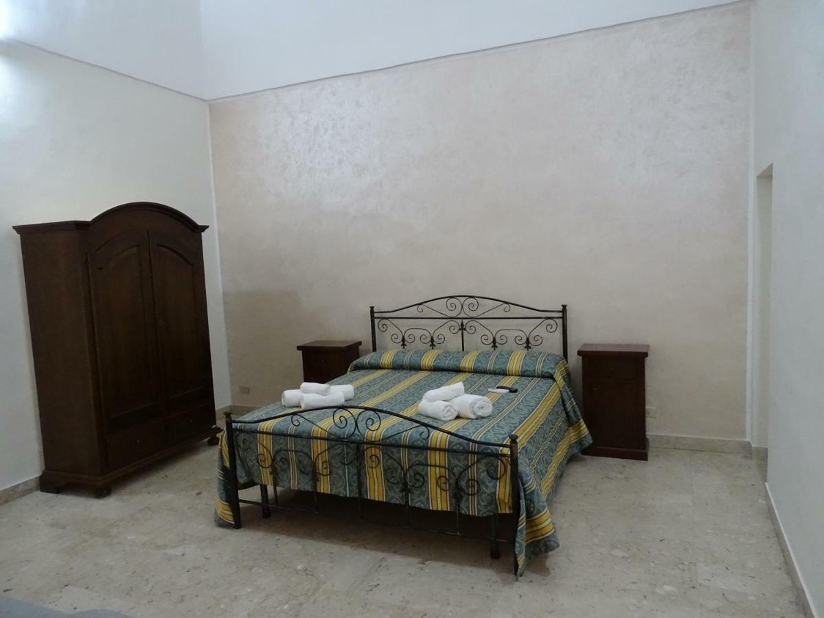 B&B New Antico Palazzo Parabita Luaran gambar