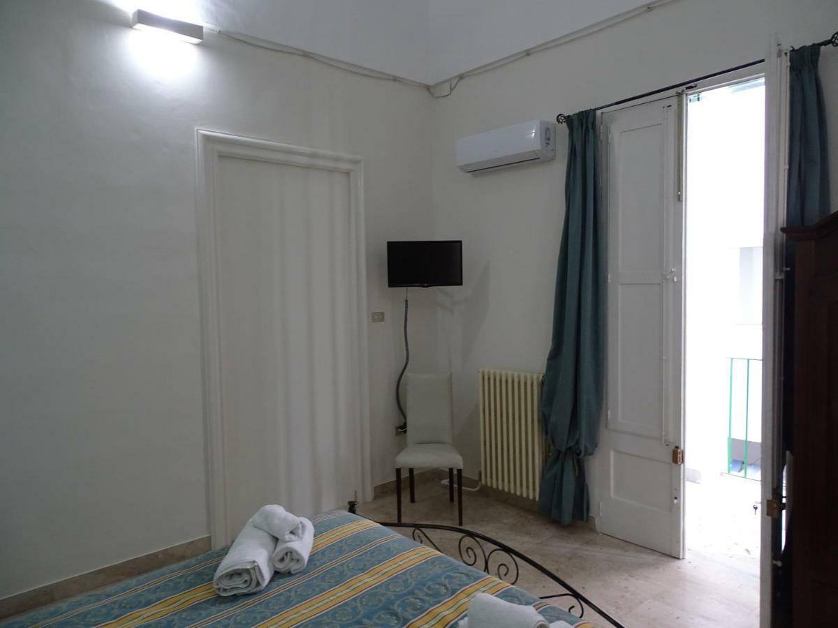 B&B New Antico Palazzo Parabita Luaran gambar